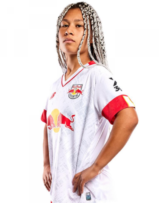 Taiane Flores<h5>Defender</h5>